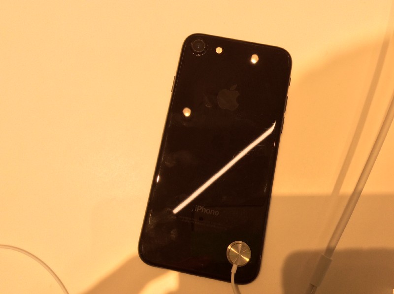 【対決】iPhone 7 ジェットブラックvs ゴミ箱Mac Pro！！！ボディの質感対決！！！